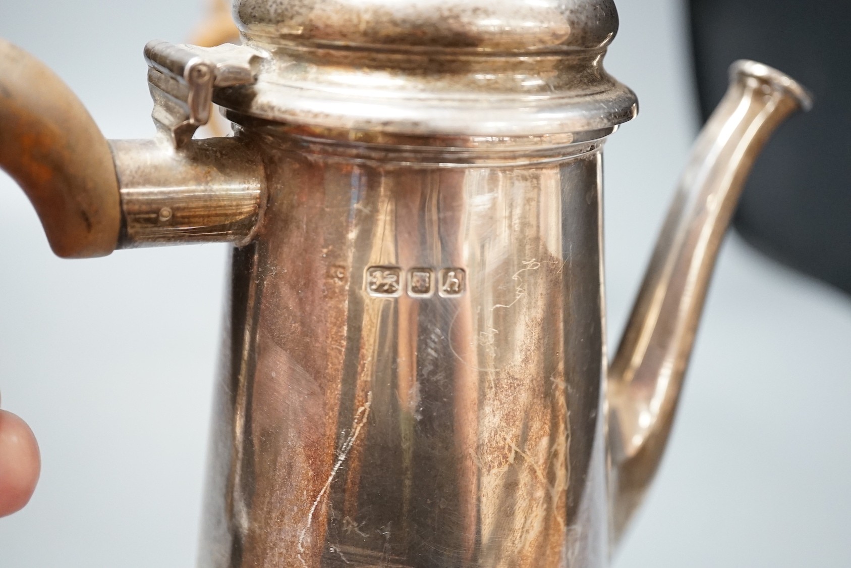 A modern silver cafe au lait pair, William Comyns & Sons Ltd, London, 1962
